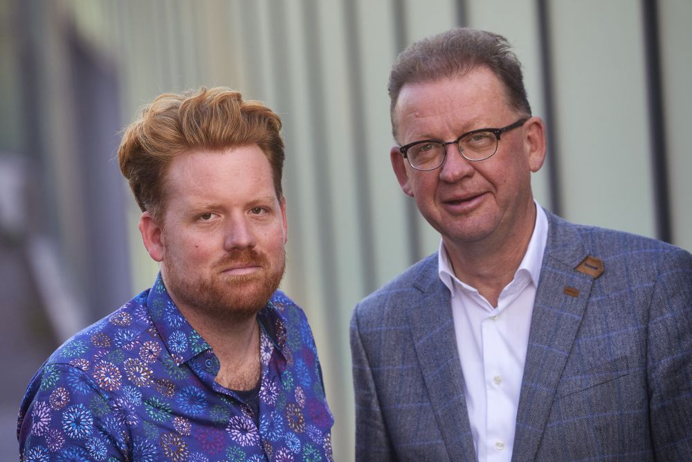 Vader en zoon Smouter over kerk, hoop en kruis